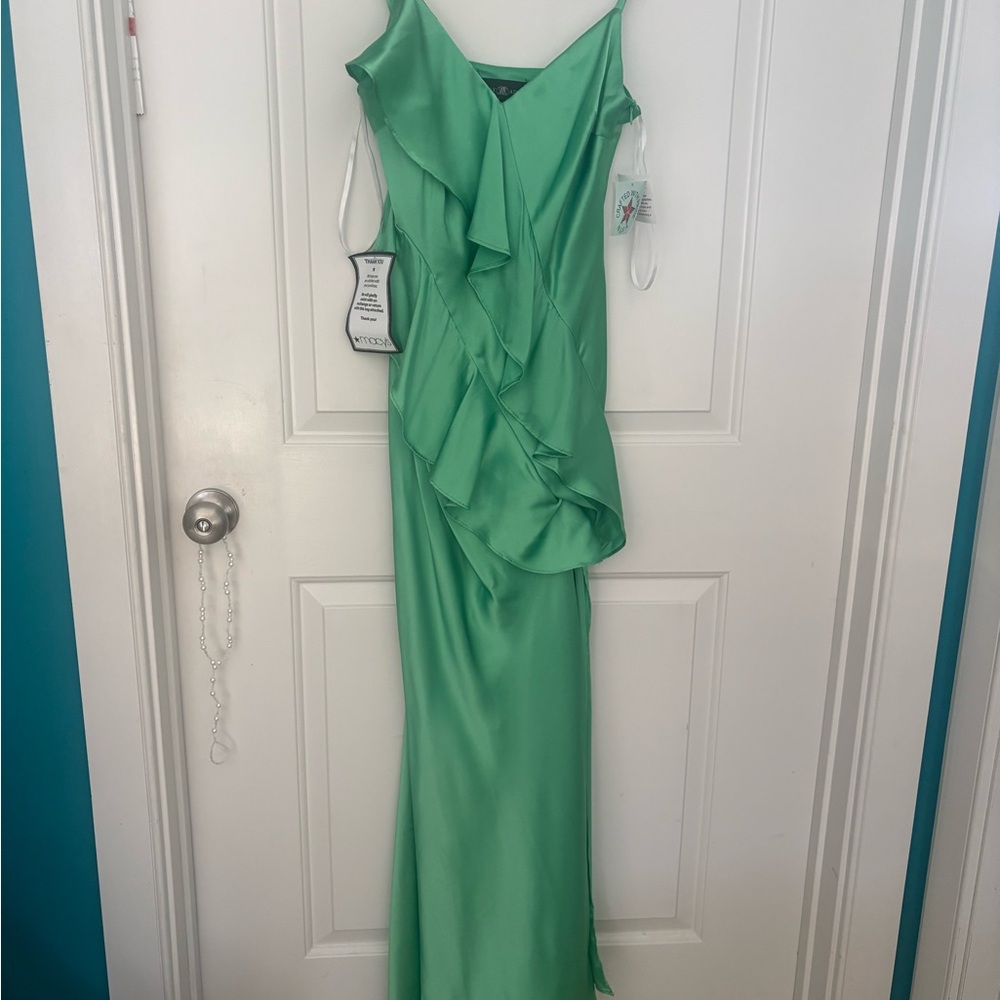 PROM SALE! NWT- Betsy & Adam Vibrant Green Satin Prom Dress, Sz 4